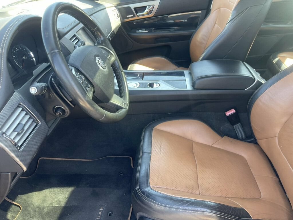 Used 2012 Jaguar XF R RWD image 8