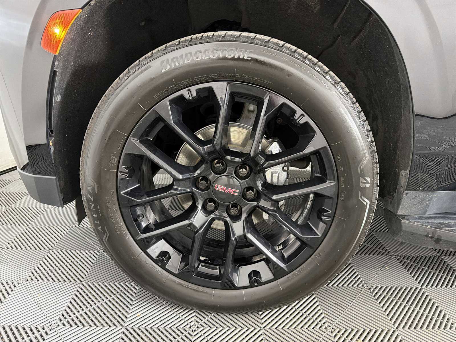 Used 2022 GMC Yukon XL SLT w/ SLT Luxury Package image 18