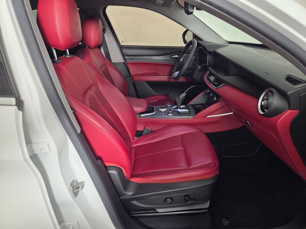 Used 2020 Alfa Romeo Stelvio image 32