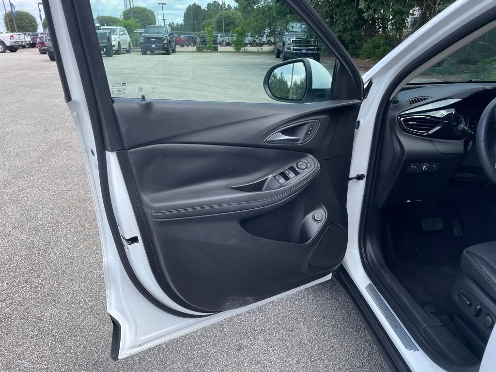 Used 2022 Buick Encore GX Select FWD image 11