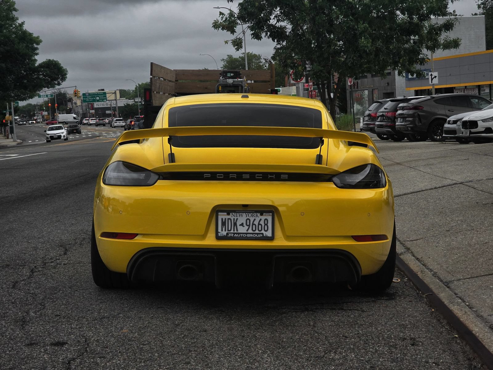 Used 2020 Porsche 718 Cayman GT4 RWD image 8