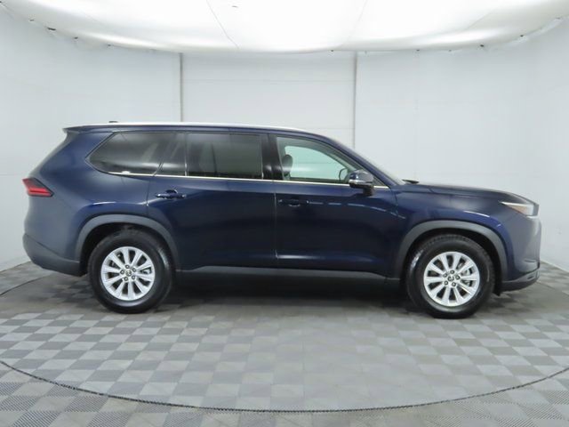 Used 2025 Toyota Grand Highlander FWD image 4