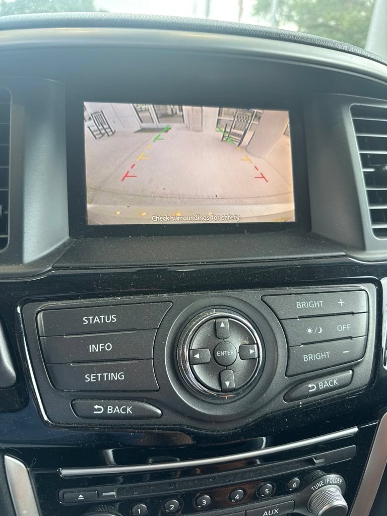 Used 2014 Nissan Pathfinder SV FWD image 6