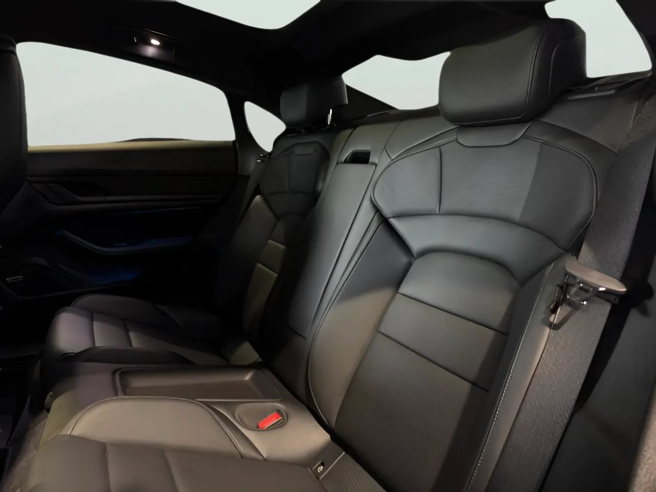 Used 2022 Porsche Taycan RWD image 16