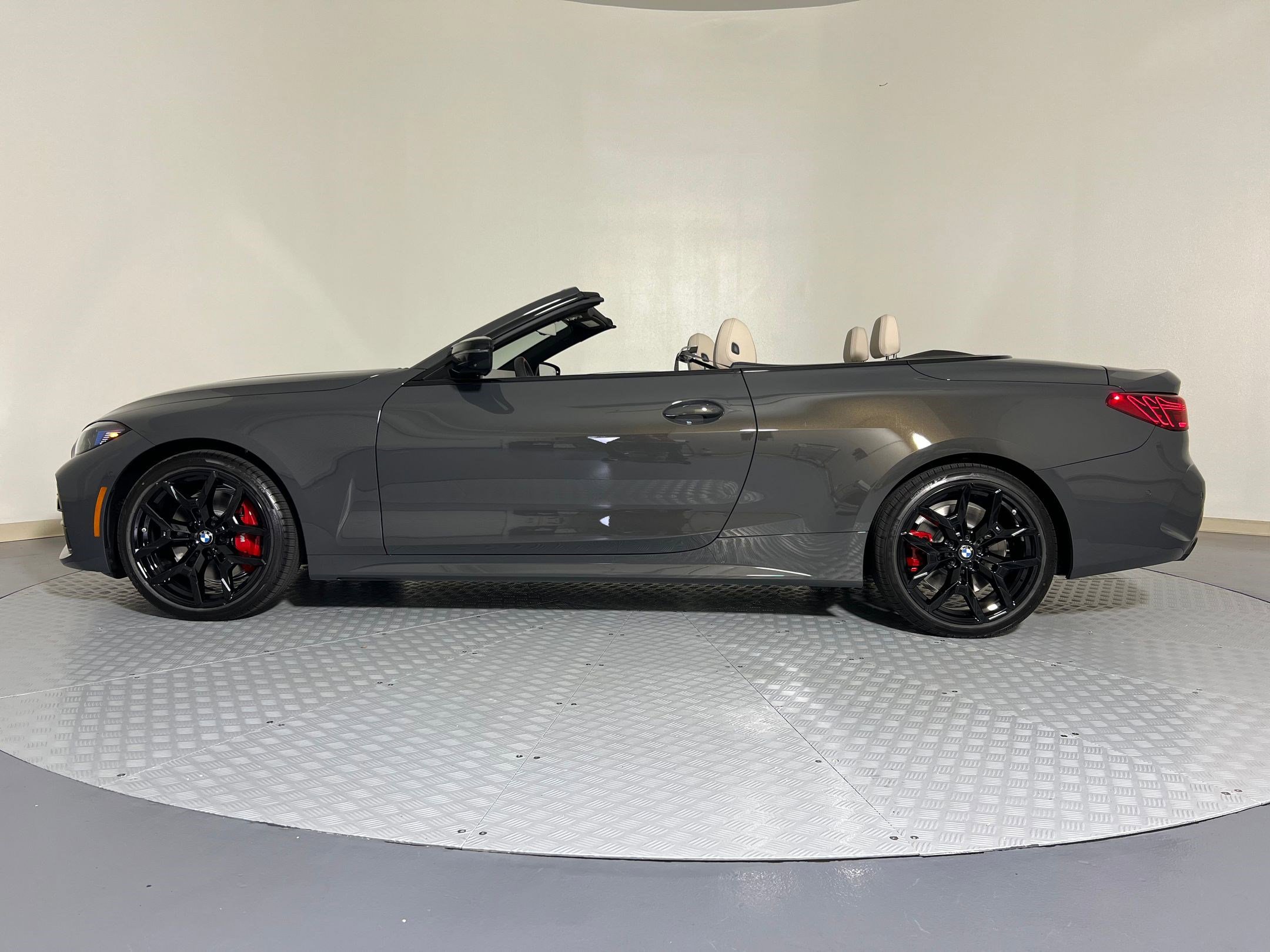 New 2026 BMW 440i xDrive Convertible image 2