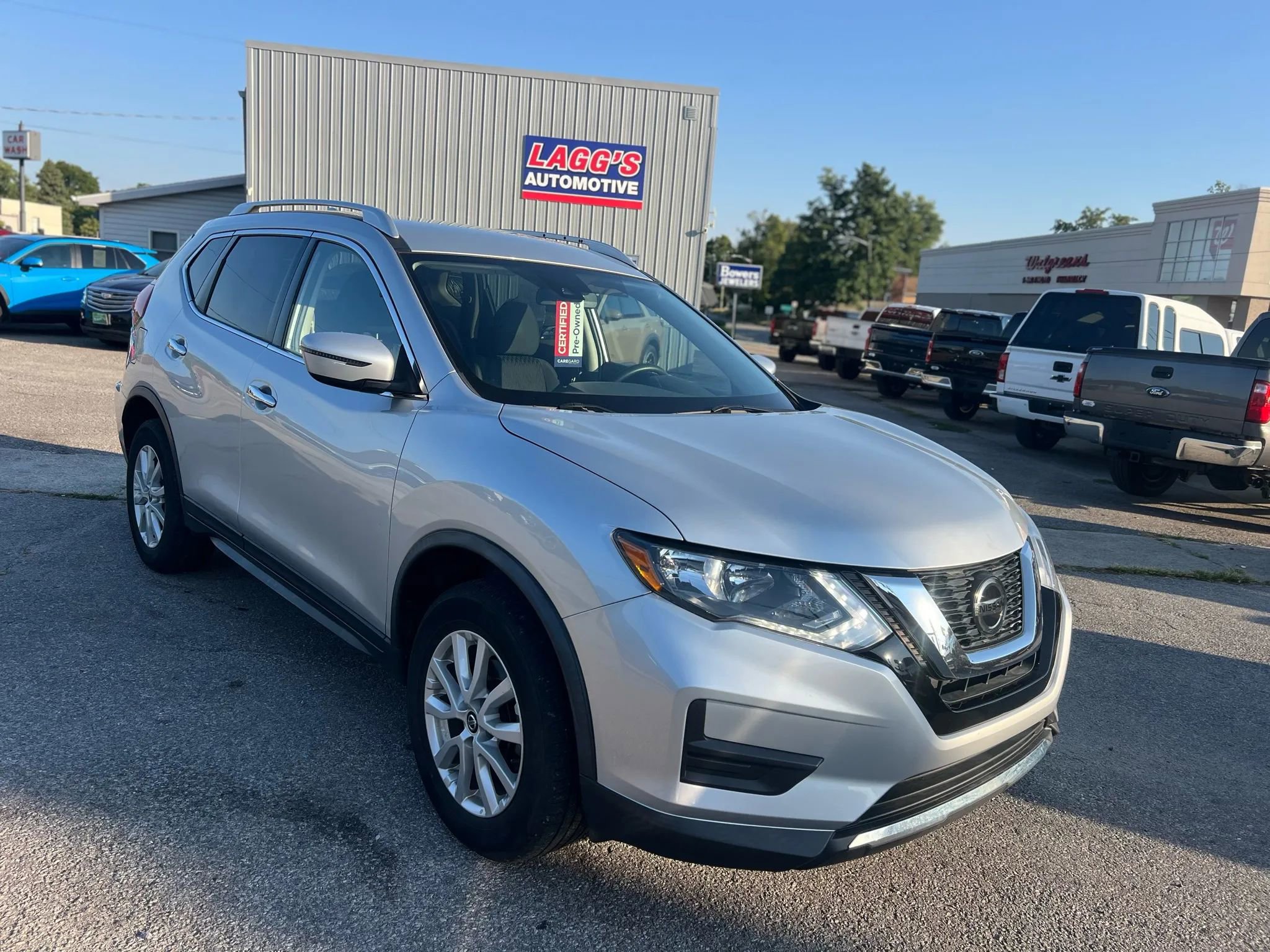 Used 2020 Nissan Rogue SV image 1