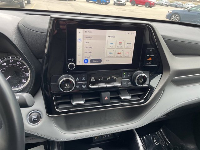 Used 2023 Toyota Highlander L image 19
