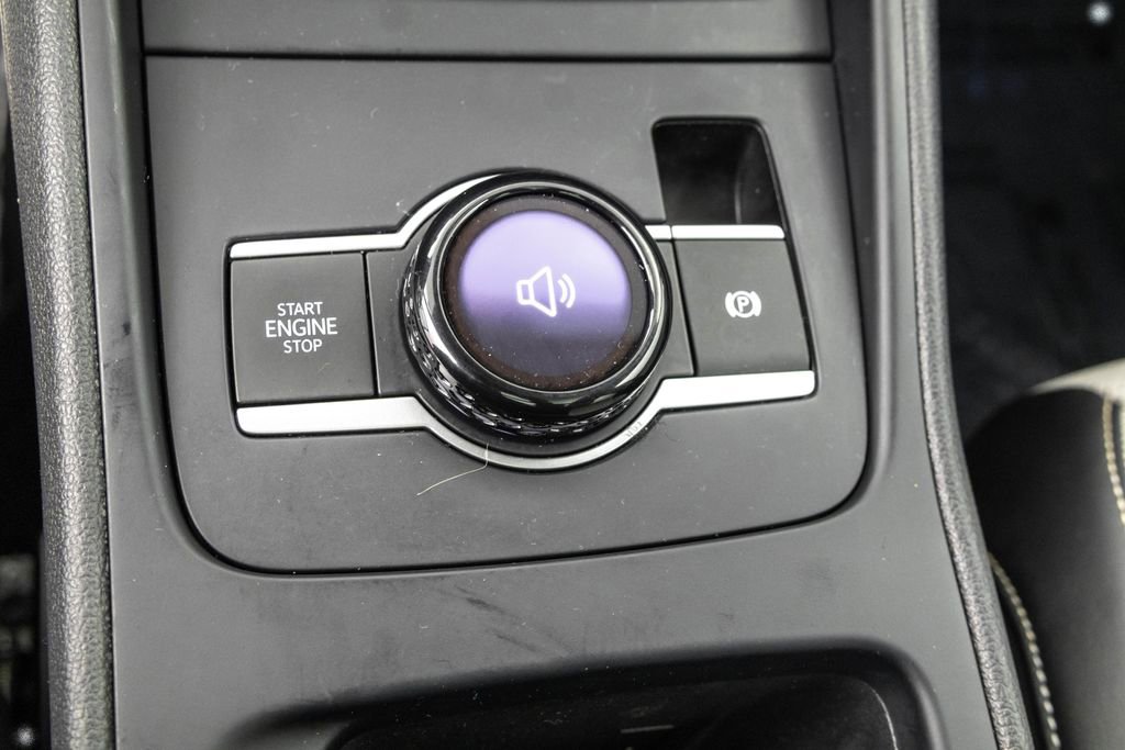 Used 2025 Volkswagen Tiguan SE image 19