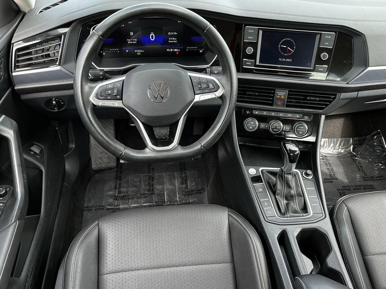 Used 2024 Volkswagen Jetta SE image 10