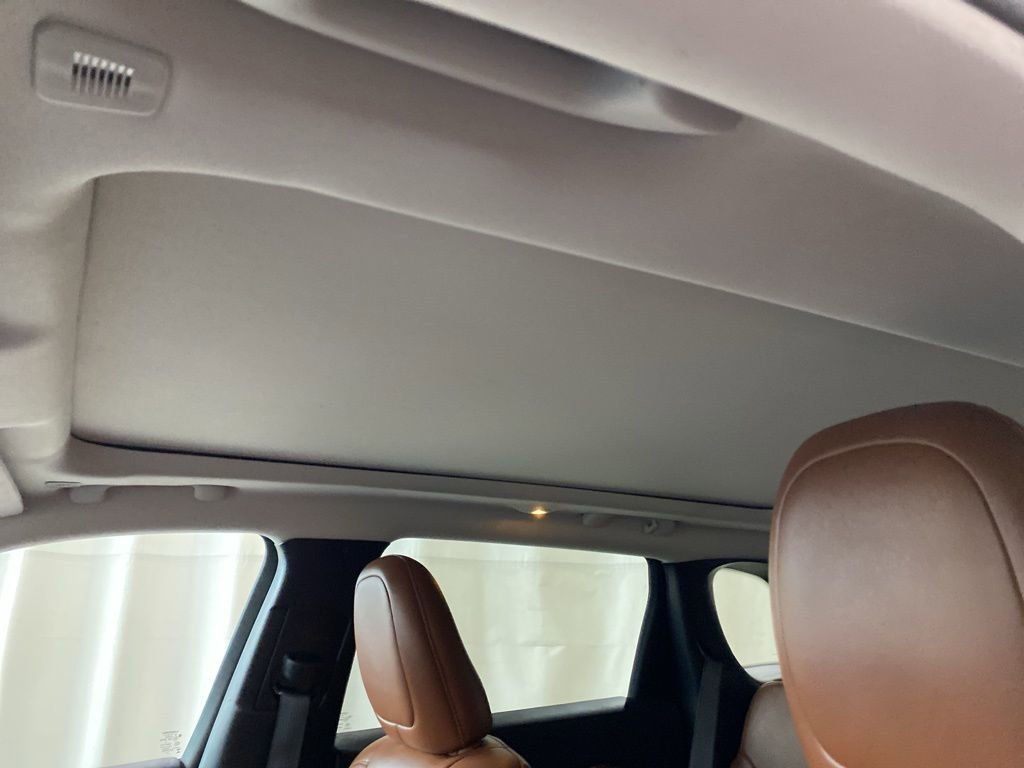 Used 2019 Jeep Cherokee Overland image 23