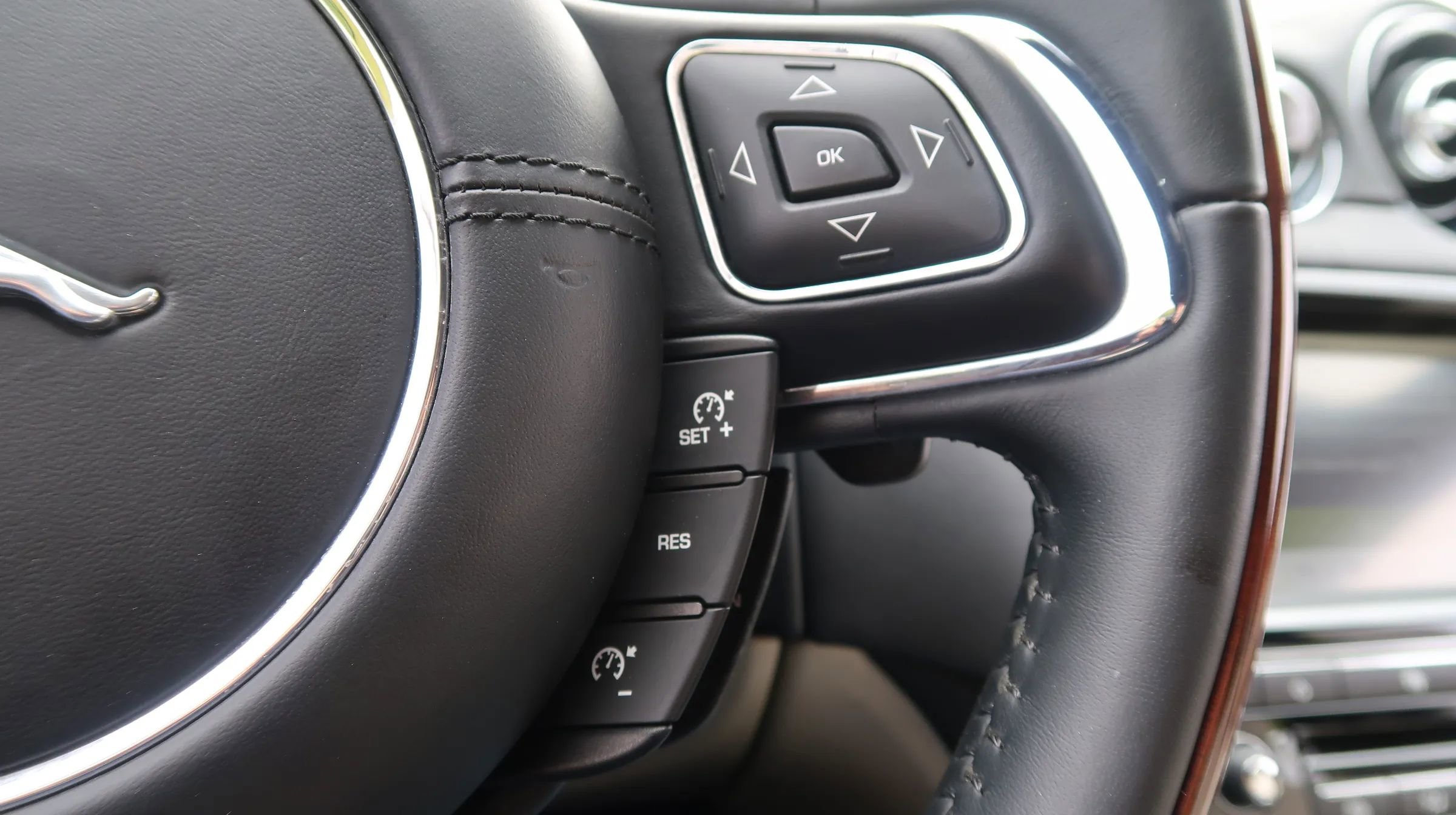 Used 2019 Jaguar XJ L Portfolio image 39