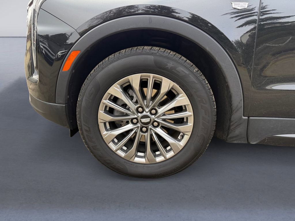 Used 2024 Cadillac XT4 Premium Luxury image 9