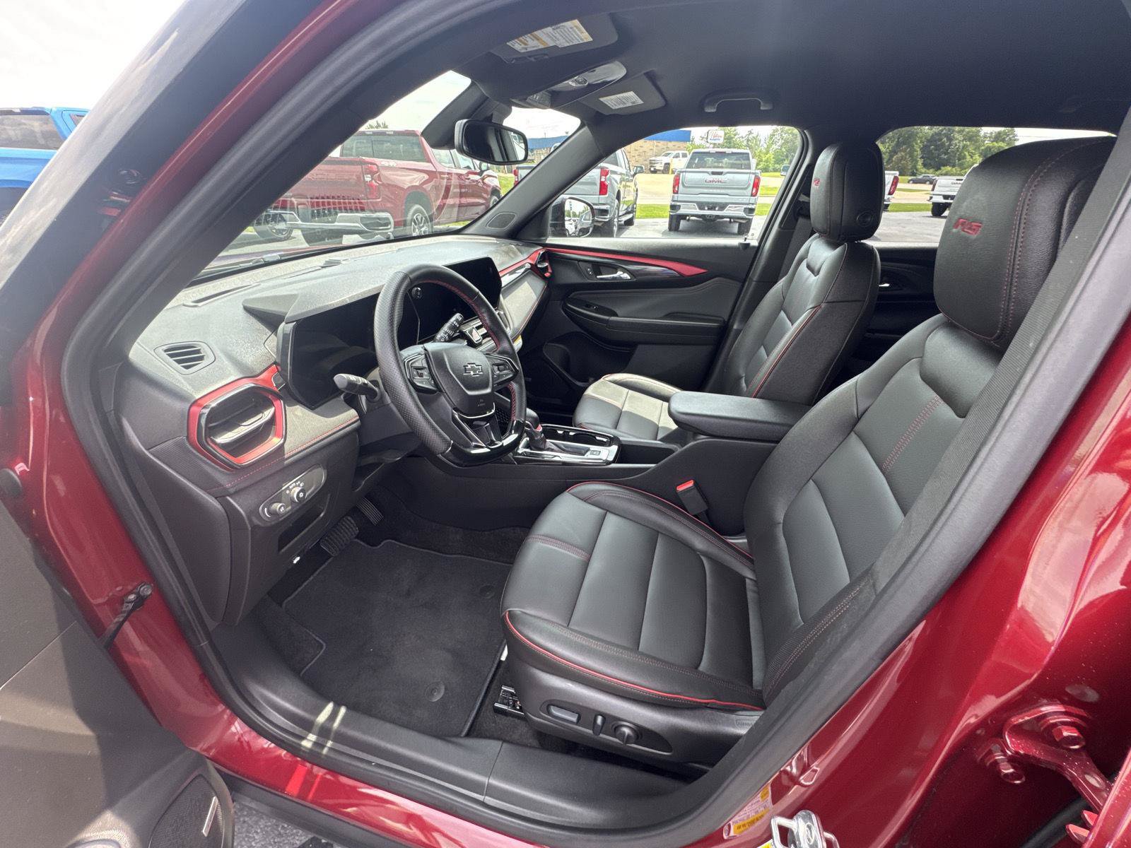 Used 2025 Chevrolet TrailBlazer RS w/ Convenience Package FWD image 7