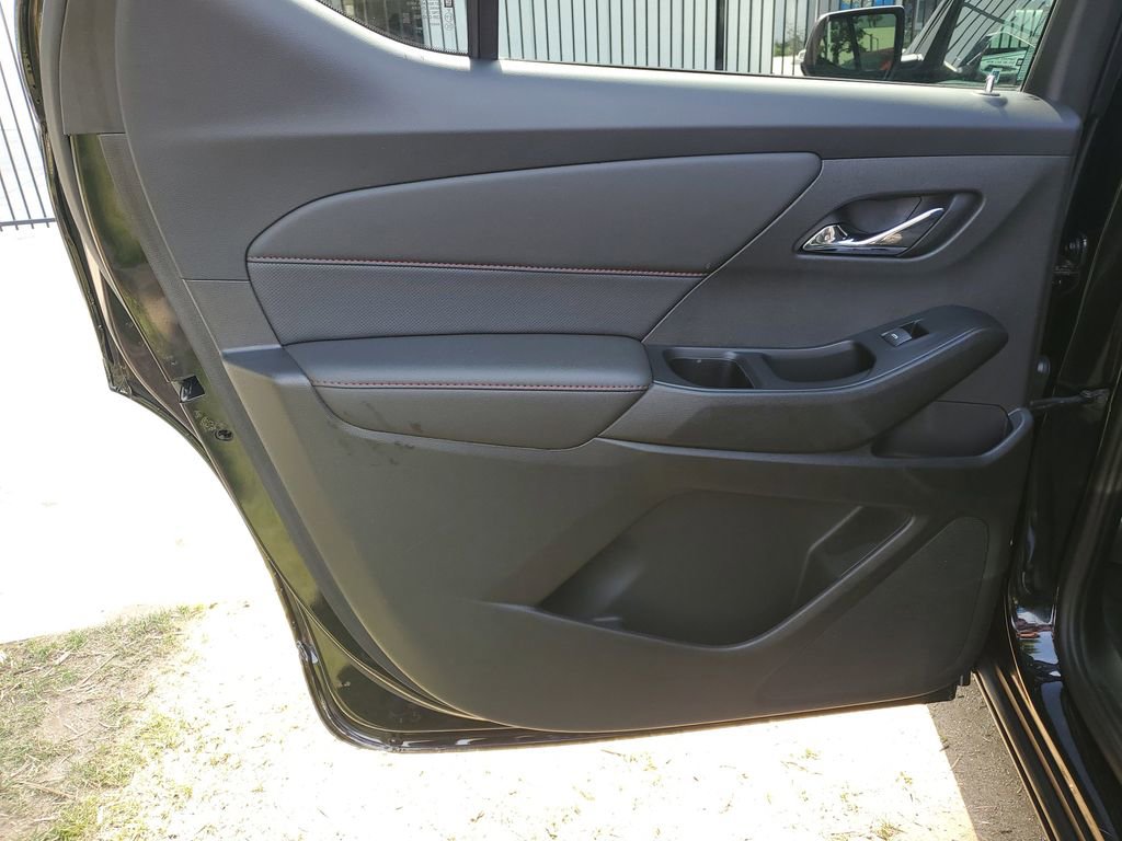 Used 2023 Chevrolet Traverse RS image 17