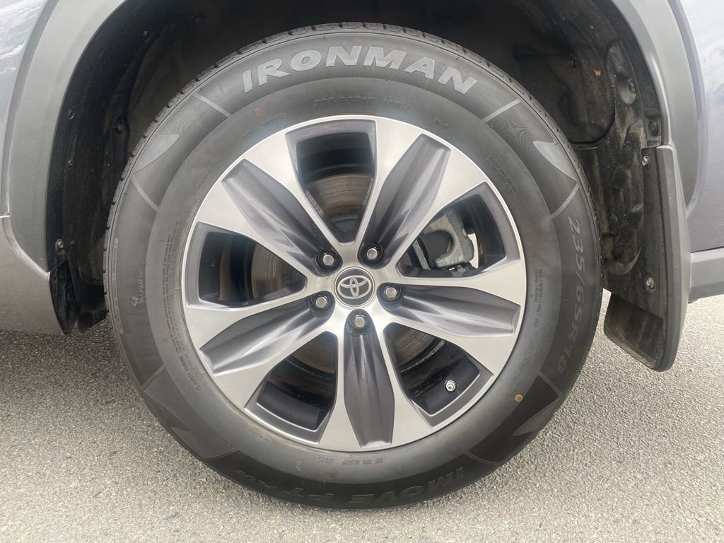 Used 2023 Toyota Highlander XLE image 29