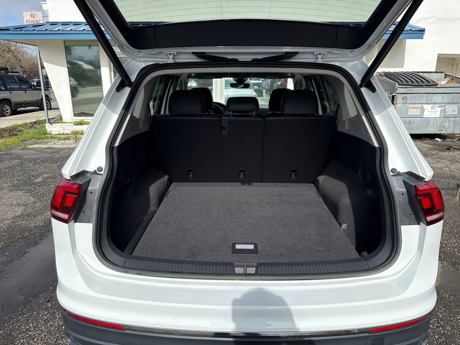 Used 2024 Volkswagen Tiguan SE image 23