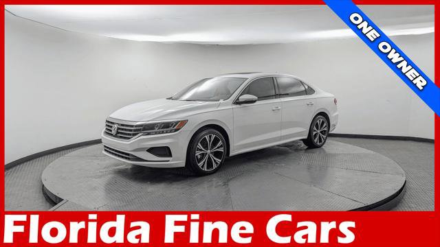 Used 2021 Volkswagen Passat 2.0T SE image 1