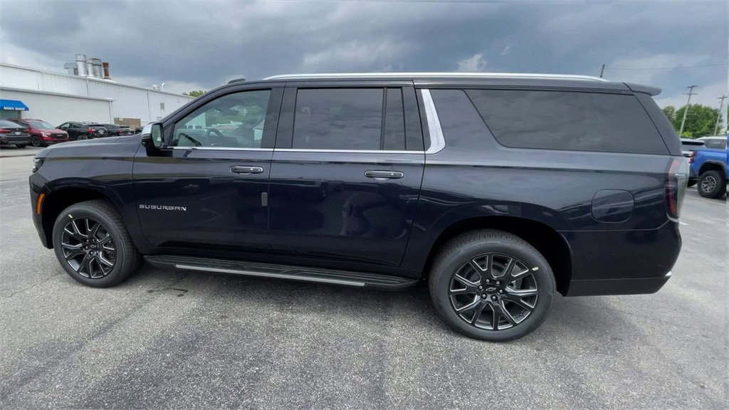 New 2025 Chevrolet Suburban Premier image 7