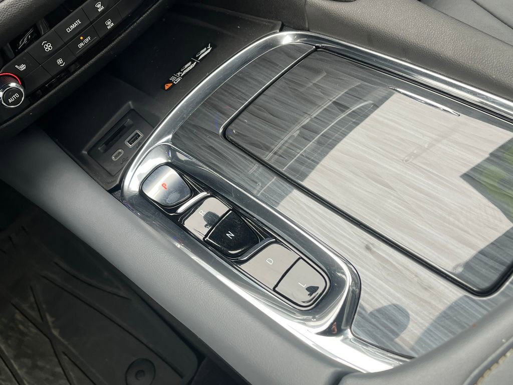 Used 2023 Buick Enclave Essence w/ Sport Touring Edition image 25