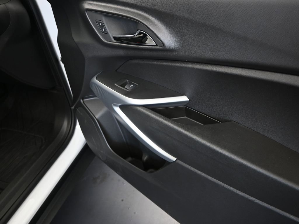 Used 2025 Chevrolet Trax RS w/ Sunroof Package image 22