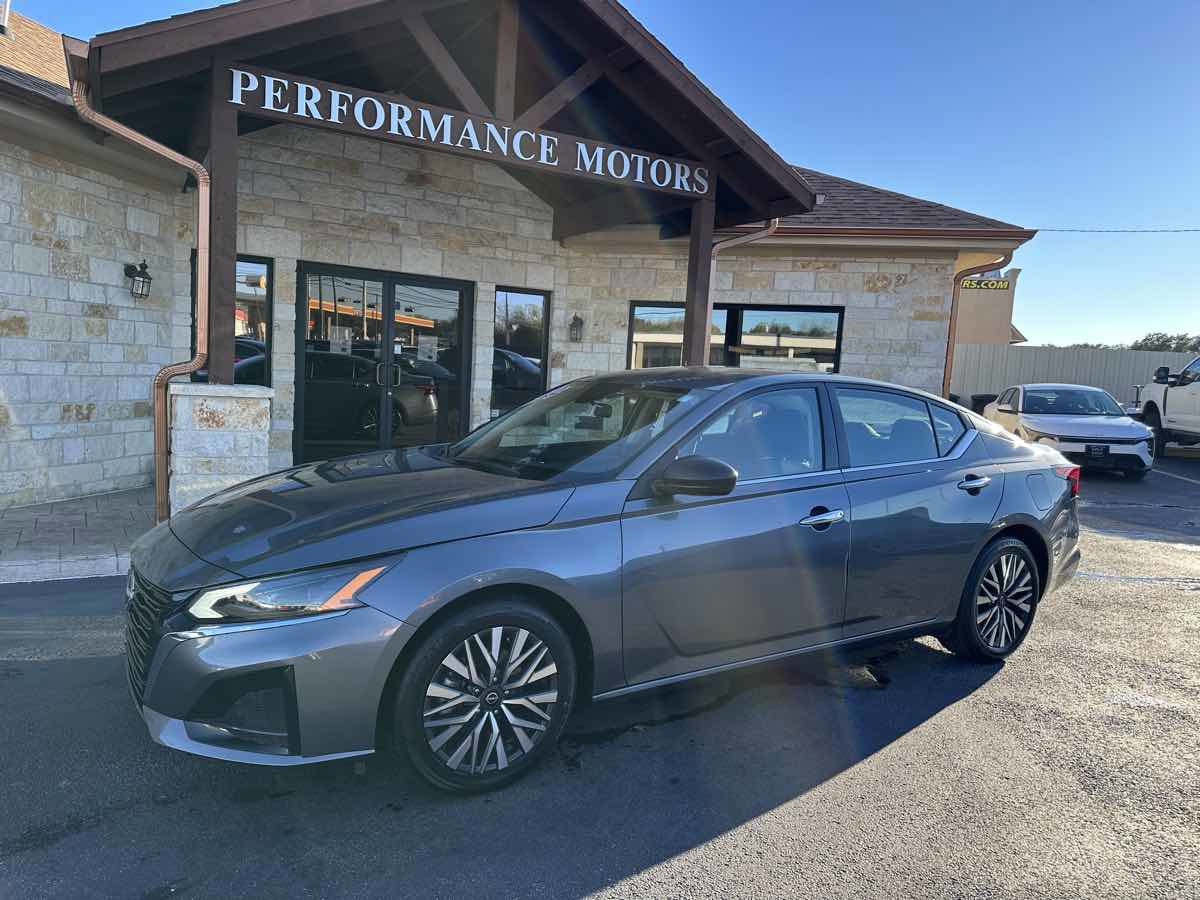 Used 2024 Nissan Altima 2.5 SV