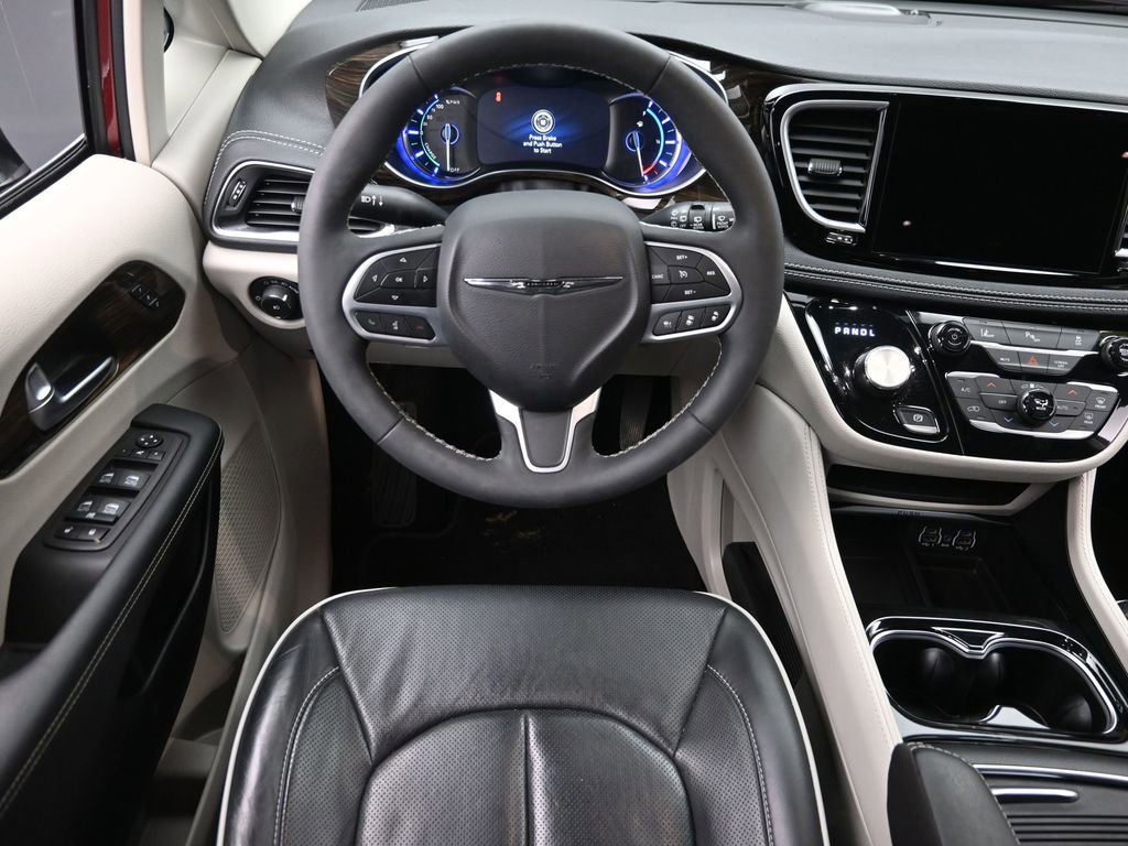 Used 2023 Chrysler Pacifica Limited FWD image 13