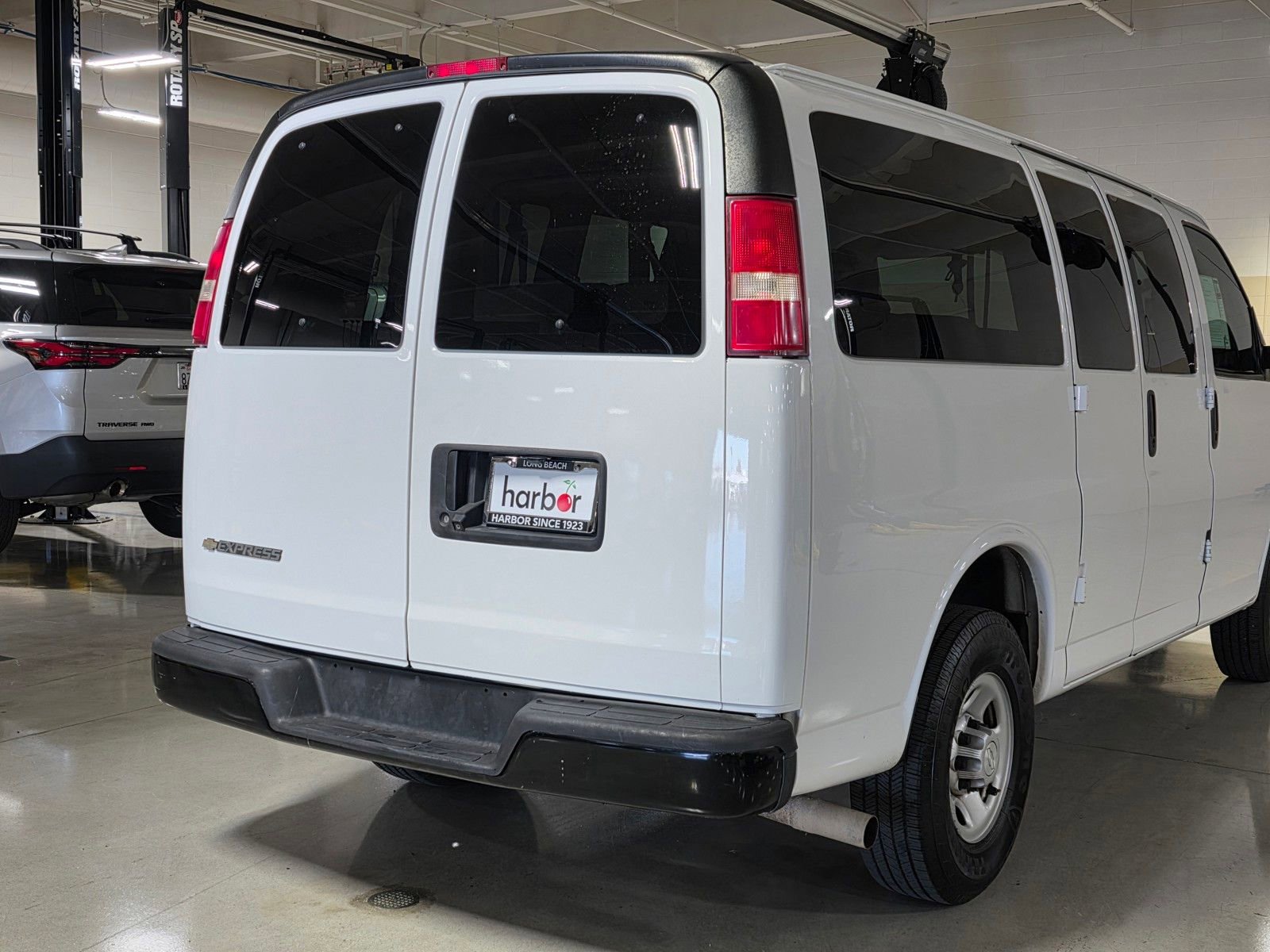Used 2018 Chevrolet Express 2500 LS w/ Driver Convenience Package image 11