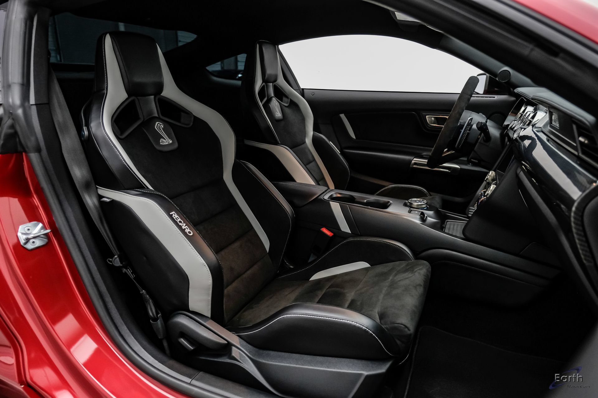Used 2020 Ford Mustang Shelby GT500 w/ Carbon Fiber Track Pack RWD image 61