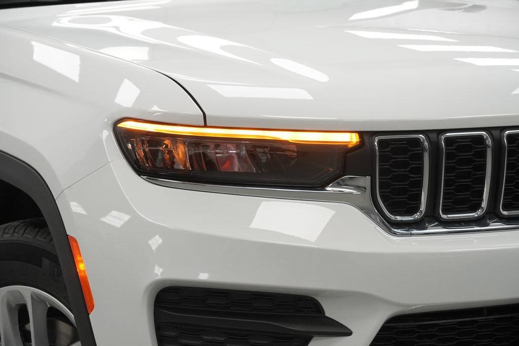 New 2026 Jeep Grand Cherokee Laredo AWD/4WD image 5