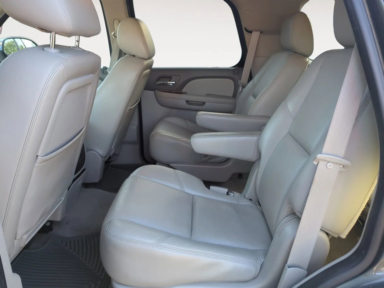 Used 2011 Chevrolet Tahoe LTZ RWD image 16