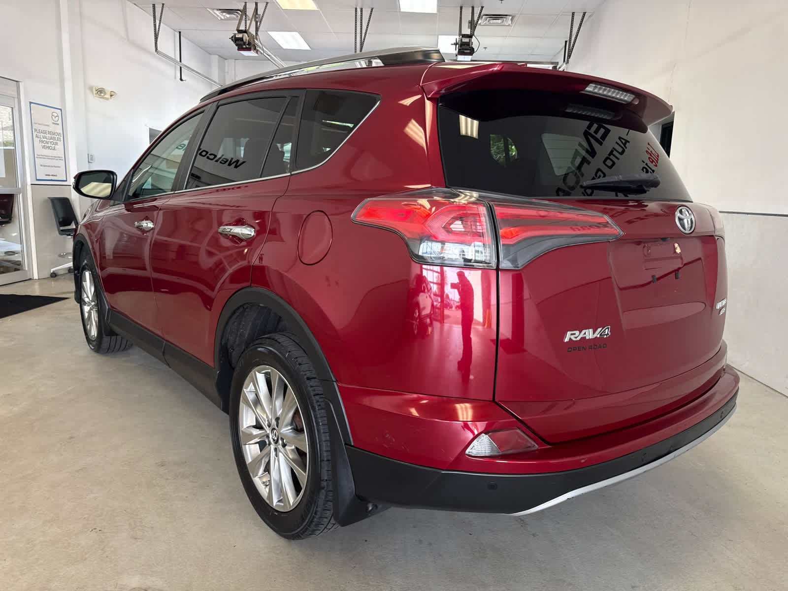 Used 2018 Toyota RAV4 Limited w/ Advanced Technology Package AWD/4WD image 5