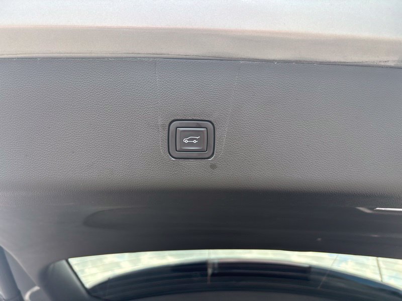 Used 2023 Chevrolet Traverse RS AWD/4WD image 16