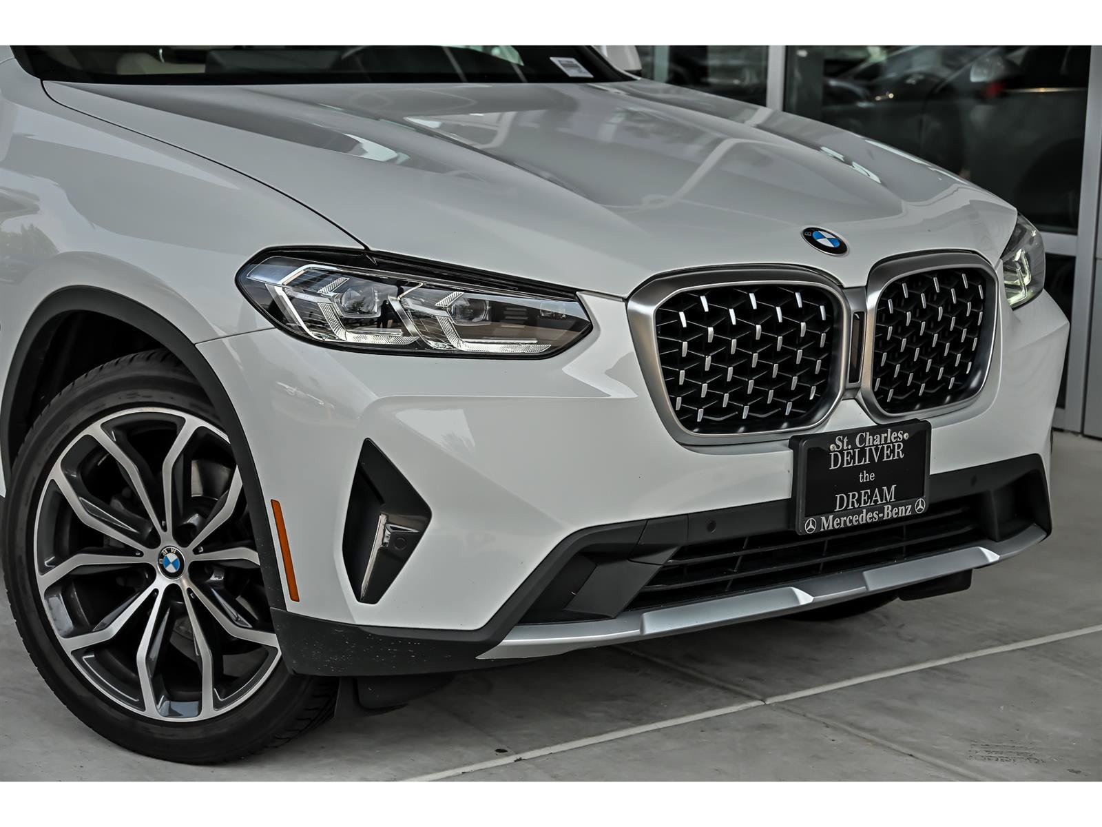 Used 2023 BMW X4 xDrive30i w/ Convenience Package AWD/4WD image 2
