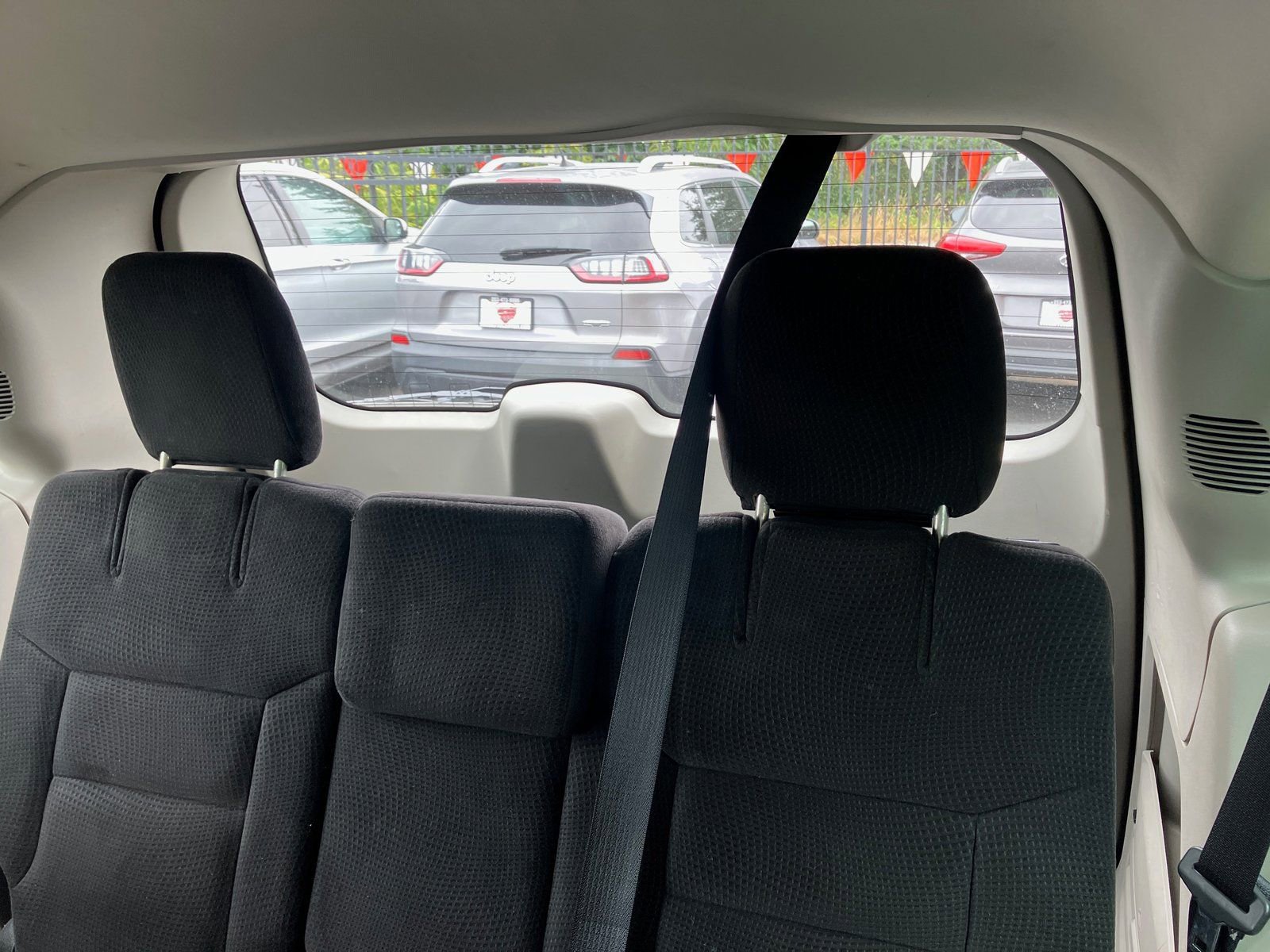 Used 2014 Dodge Grand Caravan American Value Package FWD image 16