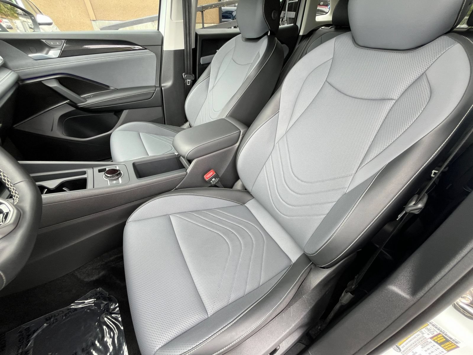 Used 2026 Volkswagen Tiguan SE AWD/4WD image 38