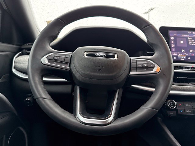 Used 2025 Jeep Compass Latitude AWD/4WD image 19