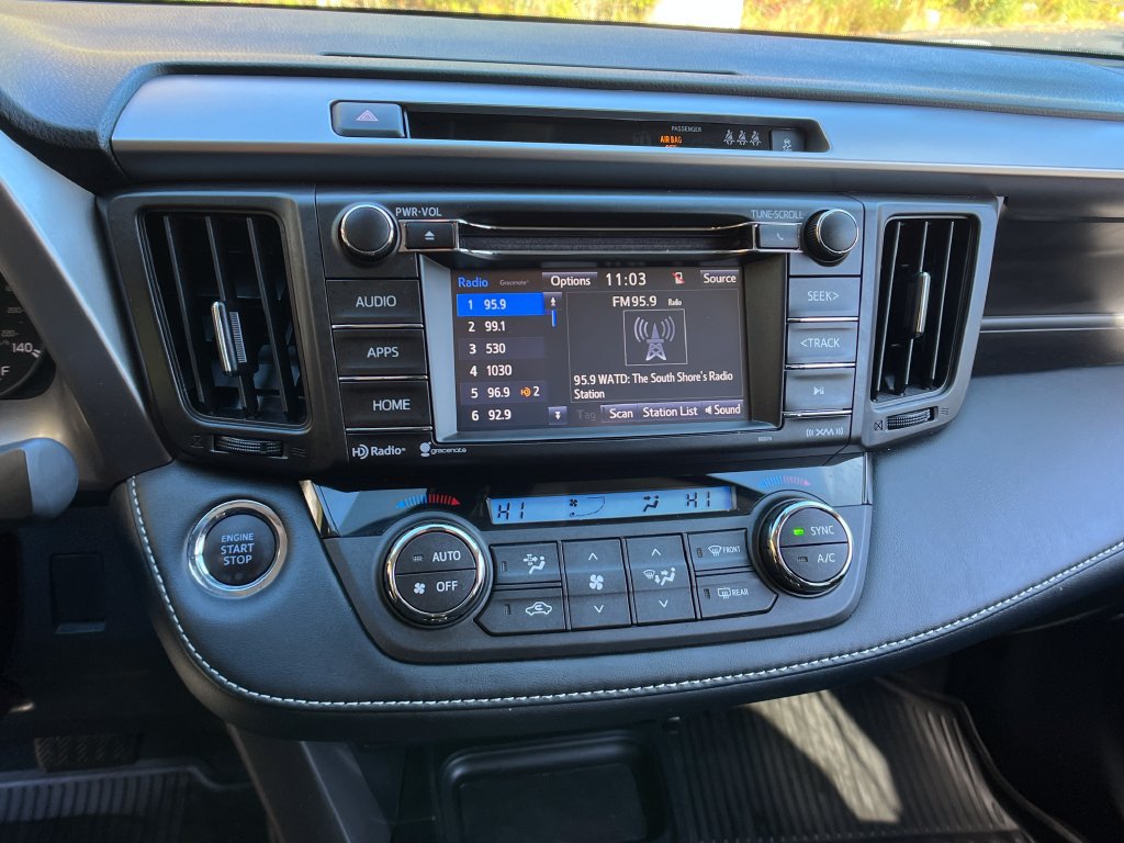 Used 2018 Toyota RAV4 XLE AWD/4WD image 16