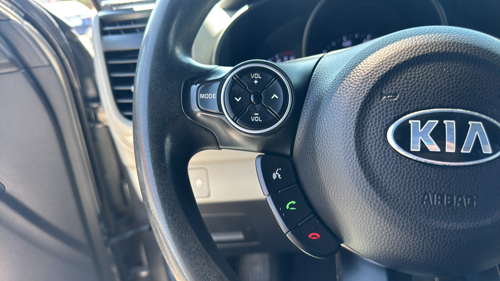 Used 2015 Kia Soul FWD image 27