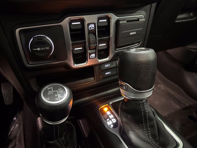 Used 2024 Jeep Wrangler Unlimited w/ Convenience Group AWD/4WD image 39