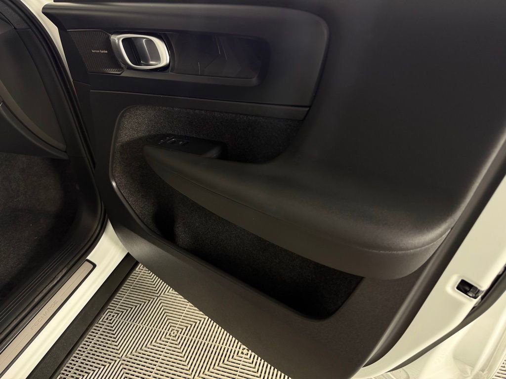 Used 2023 Volvo XC40 Recharge Ultimate w/ Protection Package Premier image 35