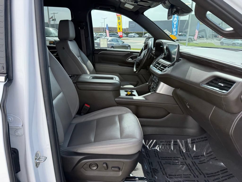 Used 2024 Chevrolet Suburban LT RWD image 21
