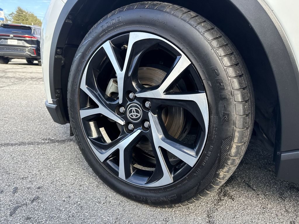 Used 2020 Toyota C-HR XLE image 8