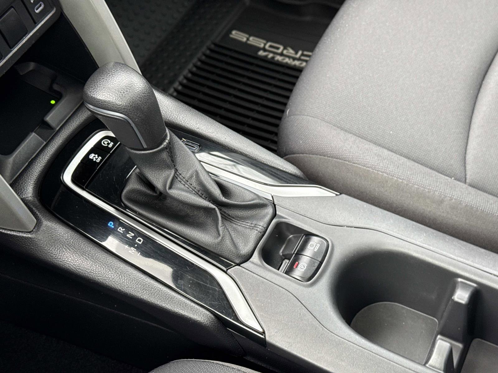 Used 2025 Toyota Corolla Cross LE w/ Moonroof Package image 8