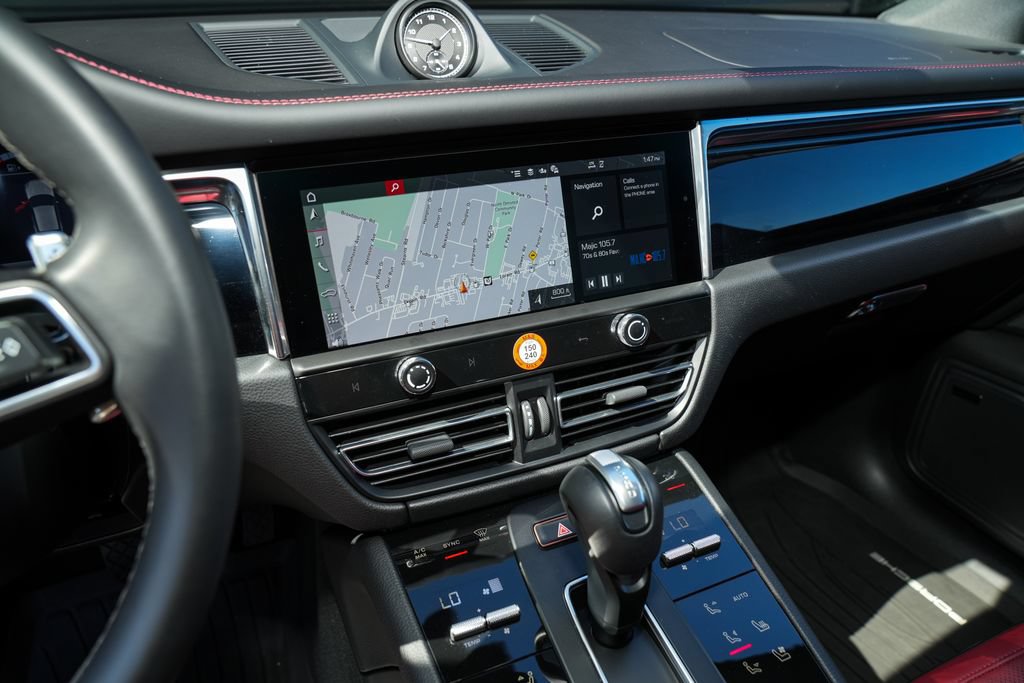 Certified 2026 Porsche Macan AWD/4WD image 25