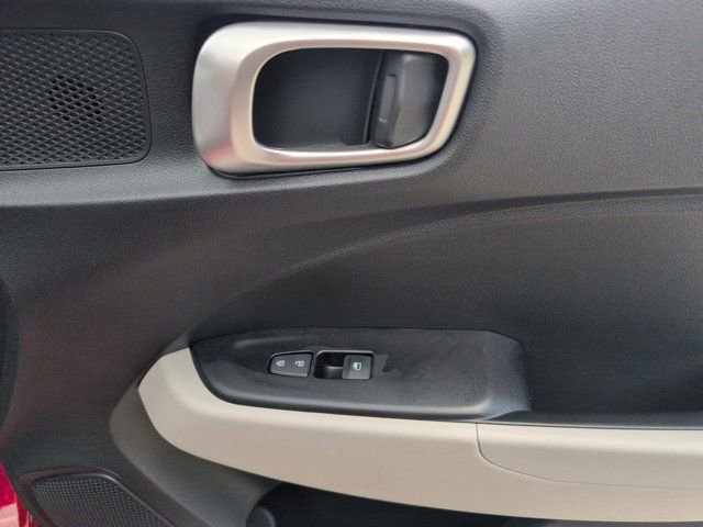 Used 2025 Hyundai Venue SEL FWD image 33