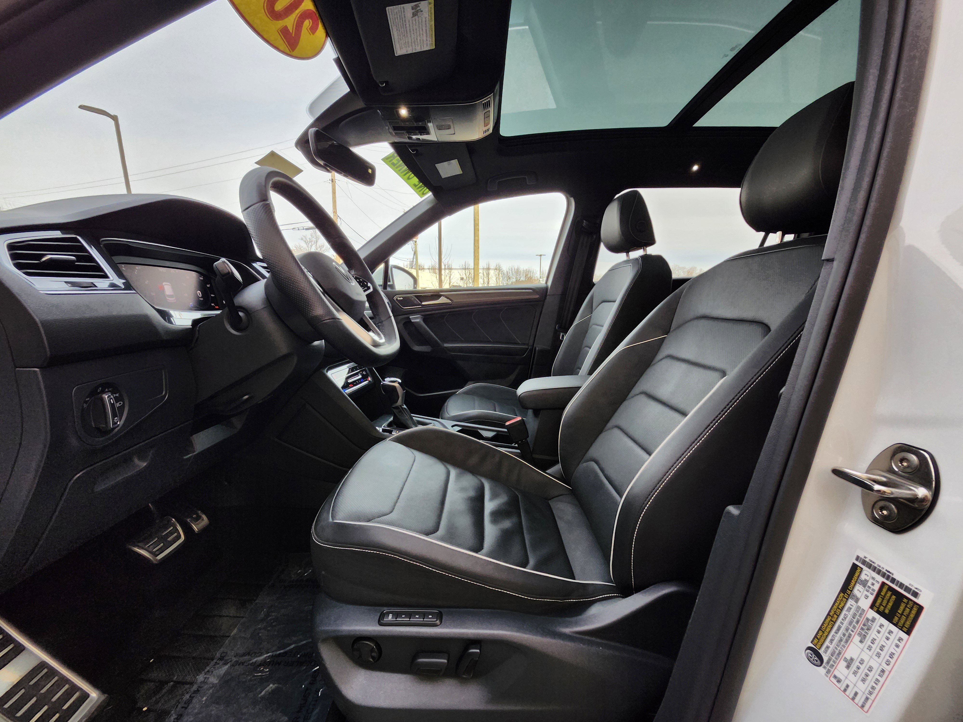 Used 2023 Volkswagen Tiguan SEL R-Line image 21