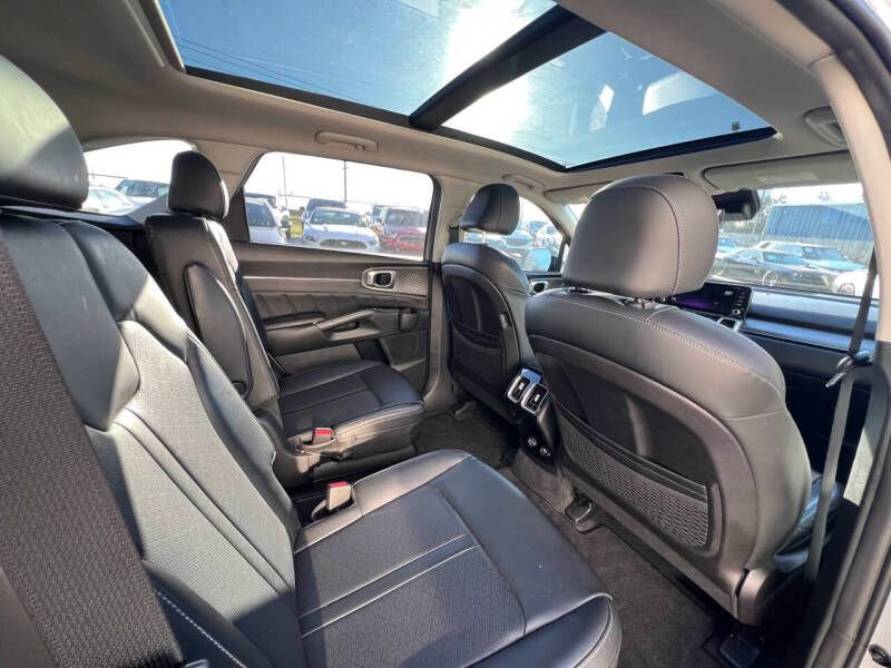 Used 2022 Kia Sorento SX FWD image 12