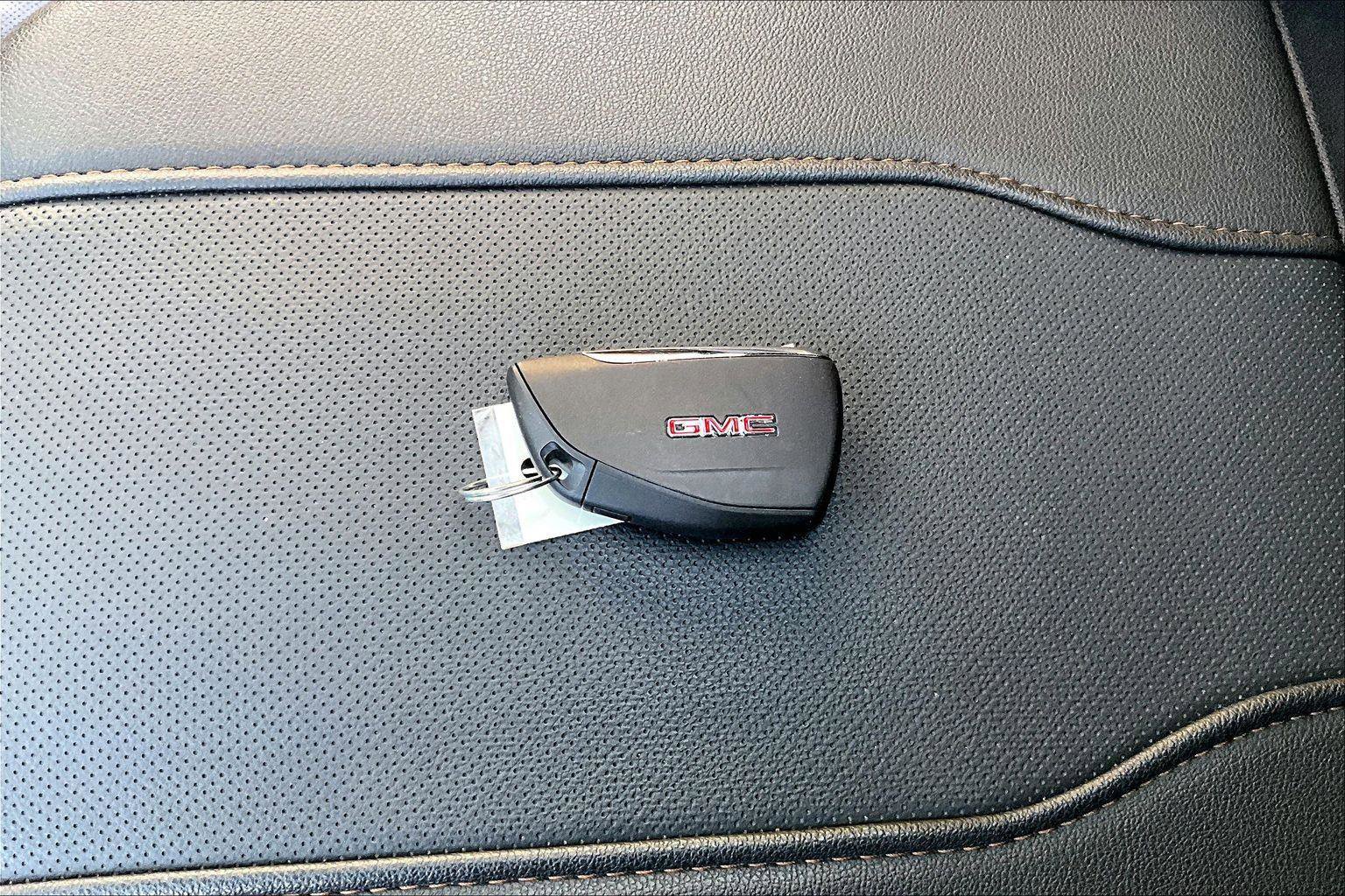 Used 2025 GMC Sierra 1500 AT4 w/ AT4 Premium Package image 12