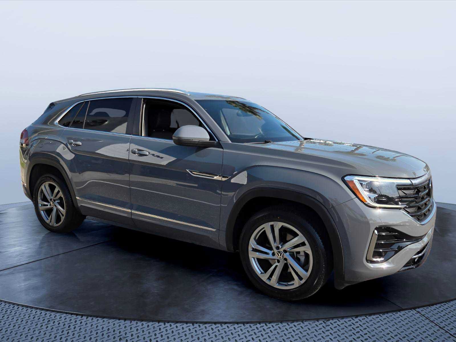 Used 2024 Volkswagen Atlas Cross Sport SEL R-Line AWD/4WD image 1