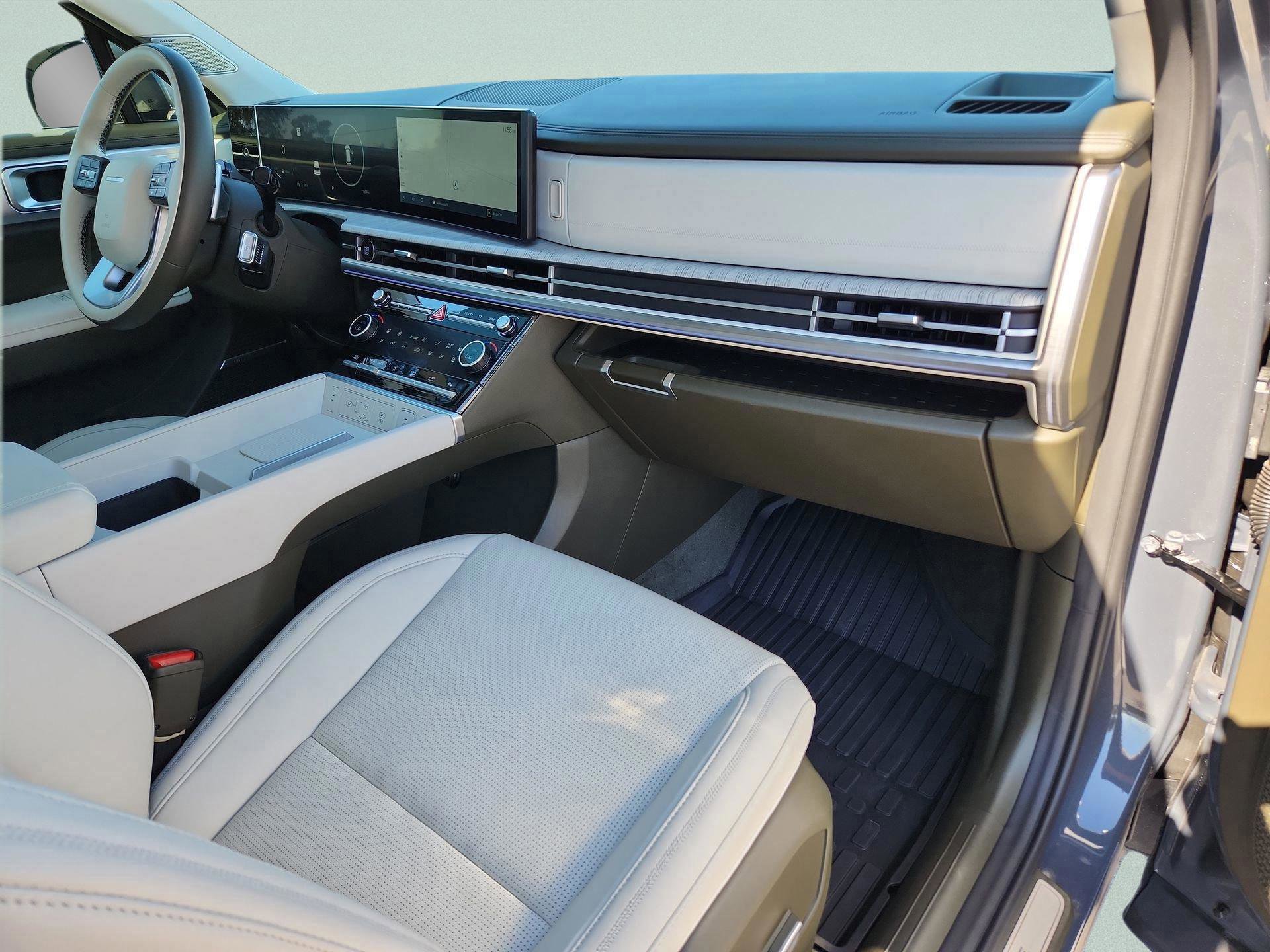 Used 2025 Hyundai Santa Fe Calligraphy image 10